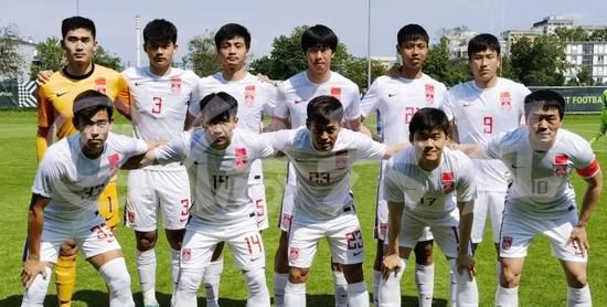 《一点就到家》日票房收589万，累计票房2.44亿，稳居榜单第三位。