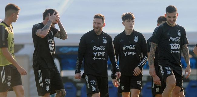 网友们纷纷留言：“EC又在发糖了！